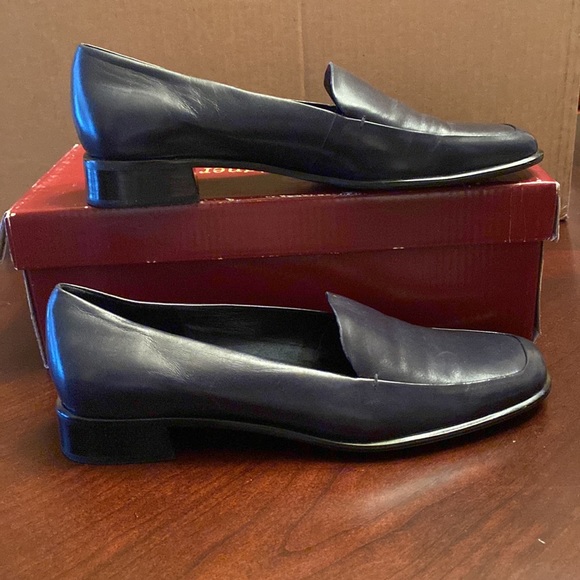 NEW Etienne Aigner Navy leather loafer sz 7M - Picture 3 of 5